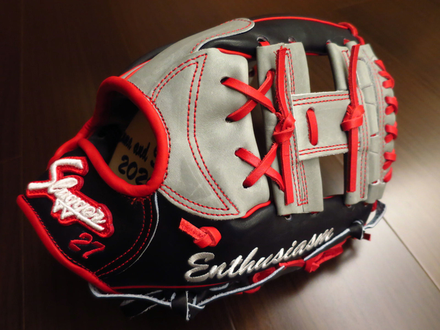 <手套欣賞> 不浪費任何一個刺繡空間的久保田XD~Kubota Slugger Enthusiasm <手套欣賞> 不浪費任何一個刺繡空間的久保田XD~Kubota Slugger Enthusiasm