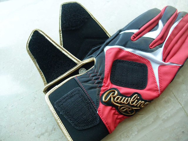 打擊手套也可以有剪刀門 打擊手套也可以有剪刀門