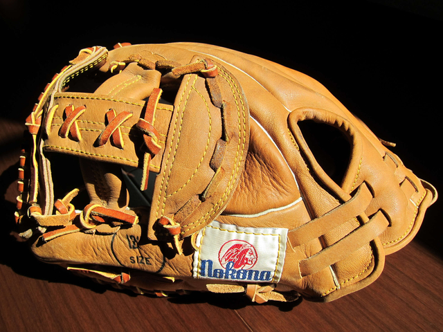 超級古色古香的美國手套~NOKONA經典型號BM76 超級古色古香的美國手套~NOKONA經典型號BM76