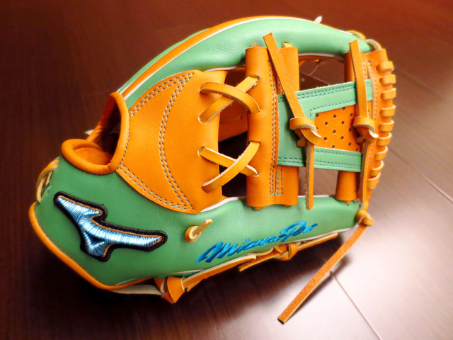 【圓圓小舖】企業色當道~Mizuno pro與慶皇水泥聯名款^^ (Mizuno pro AXI內野香檳色手套) 【圓圓小舖】企業色當道~Mizuno pro與慶皇水泥聯名款^^ (Mizuno pro AXI內野香檳色手套)