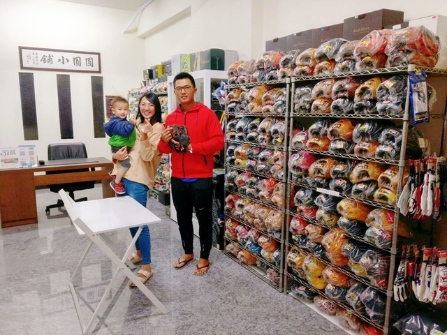 買手套還可以逛夜市XD~感謝嘉義吳先生 買手套還可以逛夜市XD~感謝嘉義吳先生