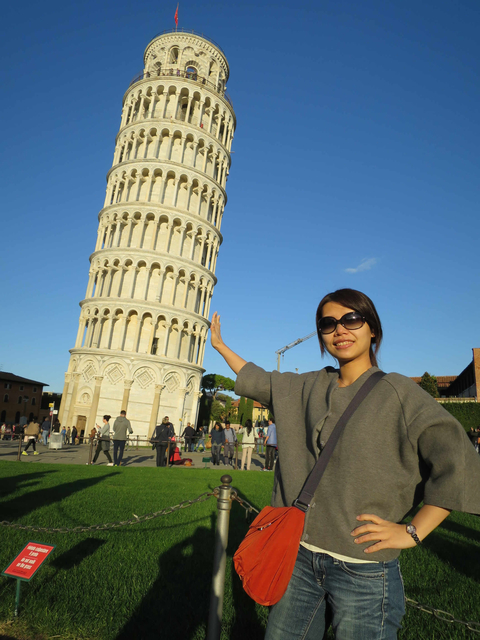 2016 My Honeymoon in Italy 義大利蜜月旅行 Day 3~來和比薩斜塔一起擺pose吧^^ 2016 My Honeymoon in Italy 義大利蜜月旅行 Day 3~來和比薩斜塔一起擺pose吧^^