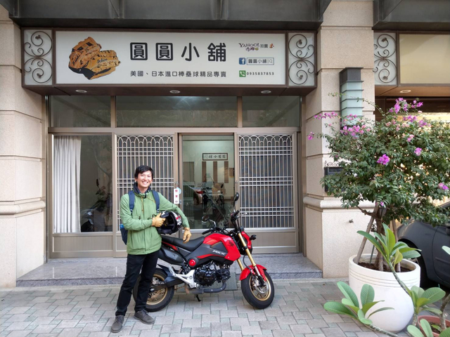 車帥人更帥~騎重機來圓圓買手套的台中大帥哥 車帥人更帥~騎重機來圓圓買手套的台中大帥哥