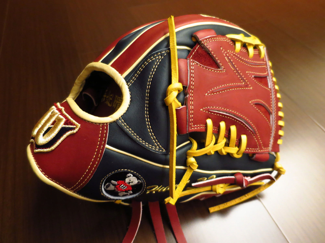 【圓圓小舖】很認真的小牛皮XD~~日製硬式Wilson Staff special order 特別訂製手套 【圓圓小舖】很認真的小牛皮XD~~日製硬式Wilson Staff special order 特別訂製手套