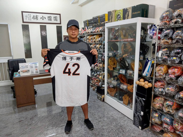 感謝統一獅隊傅于剛造訪圓圓 感謝統一獅隊傅于剛造訪圓圓