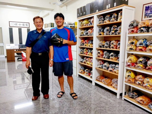 統一獅新秀捕手張肇元來訪圓圓小舖^^ 統一獅新秀捕手張肇元來訪圓圓小舖^^