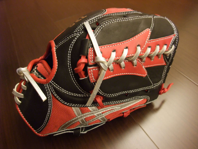 <手套欣賞> ASICS 球鞋造型手套 <手套欣賞> ASICS 球鞋造型手套