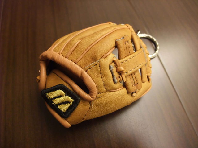 <手套欣賞> 大M金標 MIZUNO PRO 袖珍小手套 <手套欣賞> 大M金標 MIZUNO PRO 袖珍小手套