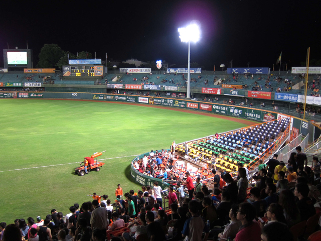 2014.6.6 獅猿戰 台南球場鑽石席初體驗 2014.6.6 獅猿戰 台南球場鑽石席初體驗