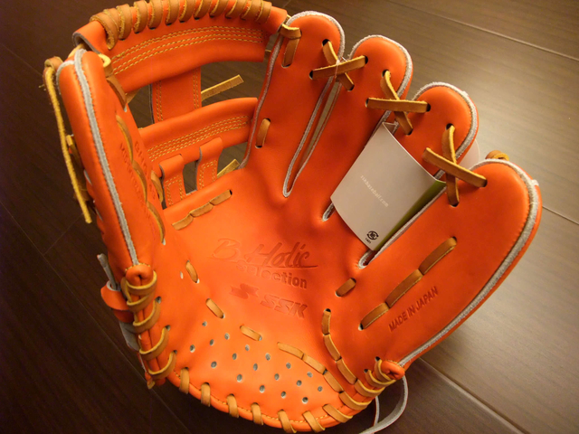 <手套欣賞> SSK B.HOLIC系列 土手部打洞設計 <手套欣賞> SSK B.HOLIC系列 土手部打洞設計