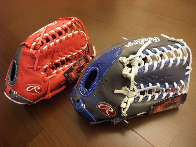 Luxurious gold glove Luxurious gold glove