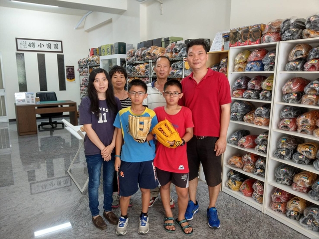 熱愛打棒球的雙胞胎兄弟@圓圓小舖 熱愛打棒球的雙胞胎兄弟@圓圓小舖