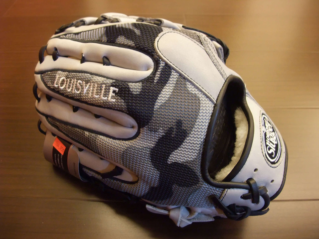 <手套欣賞> Louisville Slugger 迷彩手套 壘球SIZE <手套欣賞> Louisville Slugger 迷彩手套 壘球SIZE