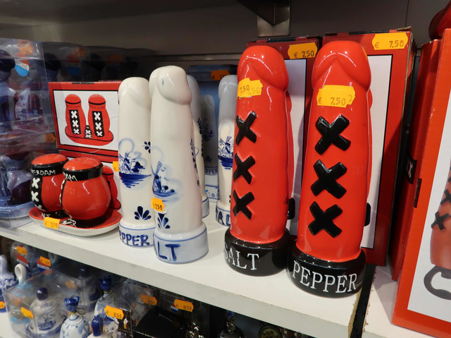 2018 沉浸在大麻、起司、巧克力的國度(荷比盧自助旅行^^)–Day 2 The seafood bar 、紅燈區博物館(Red Light Secret) 2018 沉浸在大麻、起司、巧克力的國度(荷比盧自助旅行^^)–Day 2 The seafood bar 、紅燈區博物館(Red Light Secret)