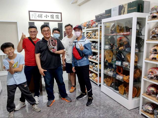 買棒球手套也要集思廣益~感謝嘉義球友 買棒球手套也要集思廣益~感謝嘉義球友