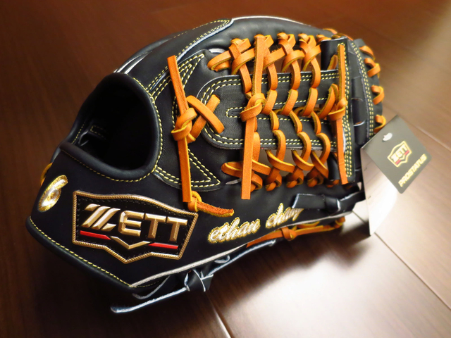 【手套欣賞】猜猜看到底是深藍色還是黑色?XD~日製硬式ZETT PROSTATUS ORDER 內野手套 【手套欣賞】猜猜看到底是深藍色還是黑色?XD~日製硬式ZETT PROSTATUS ORDER 內野手套