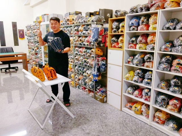 非美津濃手套不買的美濃林大哥 非美津濃手套不買的美濃林大哥