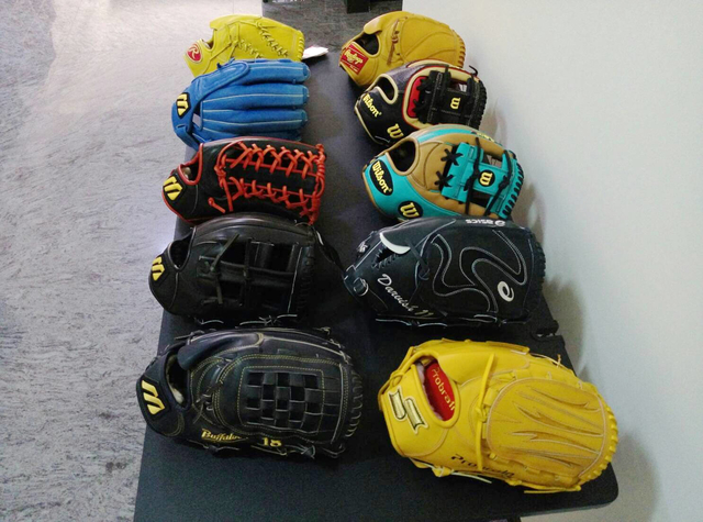 誰說棒球手套一定要拿來接球？談棒球手套收藏的樂趣^^