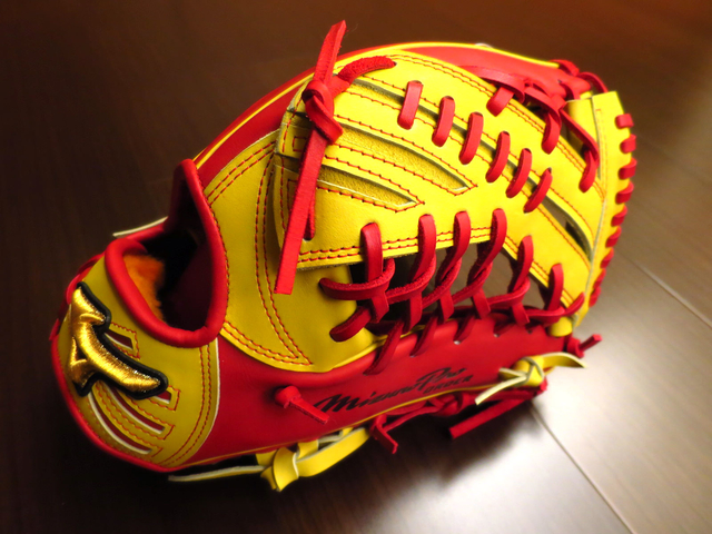 【手套欣賞】 被棒壘球規則耽誤的一朗手套XD~日製硬式mizuno pro order ichiro model