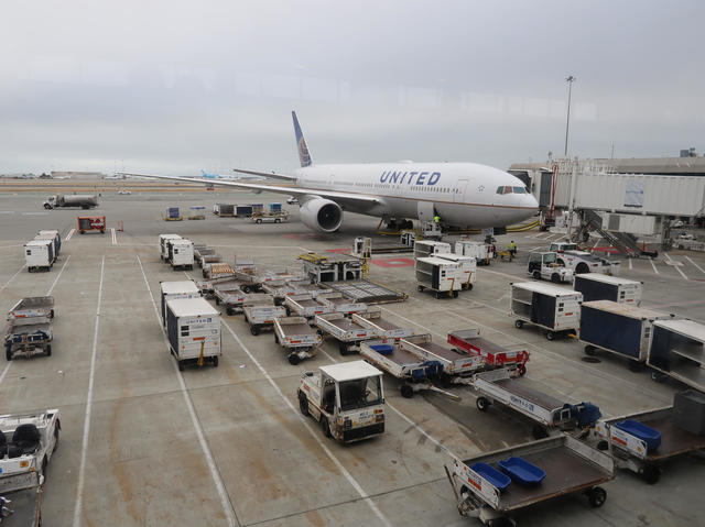 2018 縱橫美國東西岸之旅~Day 4 幸好沒被拖下飛機的聯合航空XD (United Airlines from SFO to BOS)