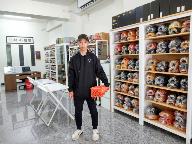 感謝新北市林口的國三生特地來台南選購mizuno pro外野手套^^