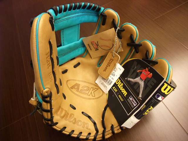 <手套欣賞> 美規日製Wilson A2K glove of the month 水手綠X焦糖色